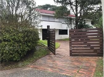 https://www.gallito.com.uy/gran-casa-en-alquiler-zona-cantegril-inmuebles-25975832