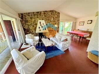 https://www.gallito.com.uy/casa-de-amplio-metraje-en-las-paradas-de-la-mansa-inmuebles-25207584