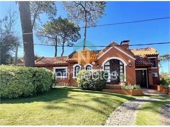 https://www.gallito.com.uy/vende-casa-de-3-dormitorios-en-suite-con-piscina-inmuebles-27478231
