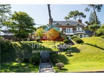 https://www.gallito.com.uy/venta-de-casa-de-6-dormitorios-en-playa-mansa-inmuebles-26761428