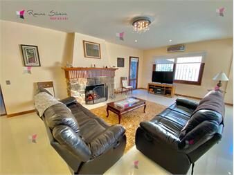 https://www.gallito.com.uy/venta-de-casa-de-3-dormitorios-en-mansa-punta-del-inmuebles-26929422