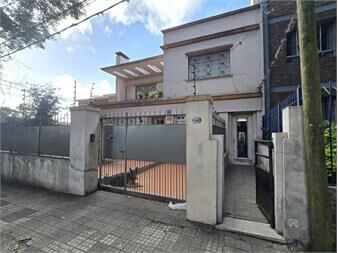 https://www.gallito.com.uy/casa-en-pb-sobre-pena-con-patio-azotea-y-parrillero-inmuebles-27510433