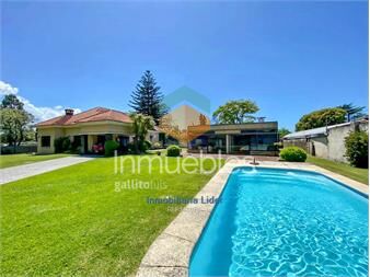 https://www.gallito.com.uy/casa-5-dormitorios-en-carrasco-con-muebles-inmuebles-27552732