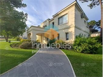 https://www.gallito.com.uy/boulevard-park-casa-de-4-dormitaros-con-piscina-inmuebles-27552907