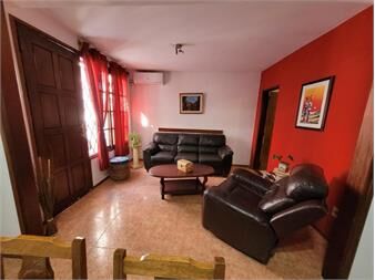 https://www.gallito.com.uy/excelente-casa-con-amplias-comodidades-zona-barrial-tranq-inmuebles-24440572