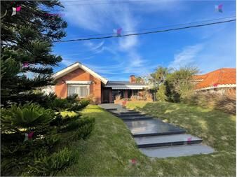 https://www.gallito.com.uy/alquiler-temporario-de-casa-4-dormitorios-playa-mansa-inmuebles-27091618