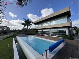 https://www.gallito.com.uy/casa-en-venta-playa-mansa-punta-del-este-inmuebles-27415702