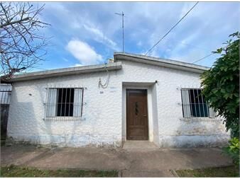 https://www.gallito.com.uy/venta-de-local-comercial-con-2-casas-en-pando-inmuebles-27311529