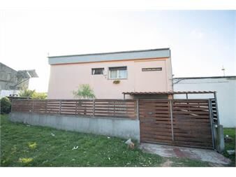 https://www.gallito.com.uy/venta-casa-2-dormitorios-capurro-garaje-inmuebles-27569248
