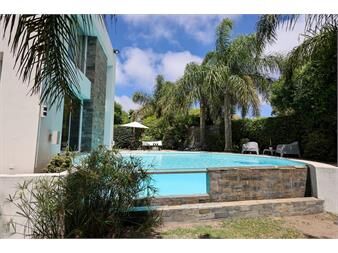 https://www.gallito.com.uy/venta-casa-5-dormitorios-carrasco-inmuebles-26790578