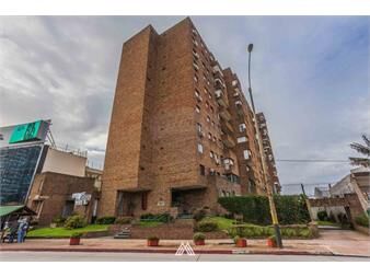 https://web5.gallito.com.uy/vendo-apartamento-2-dormitorios-malvin-pza-italia-inmuebles-27312758