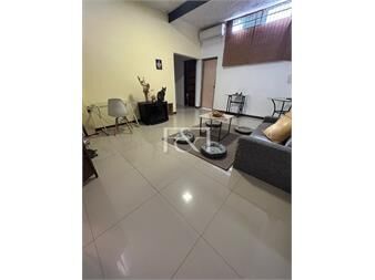 https://www.gallito.com.uy/amplia-casa-con-local-comercial-y-garage-en-inmuebles-23832233