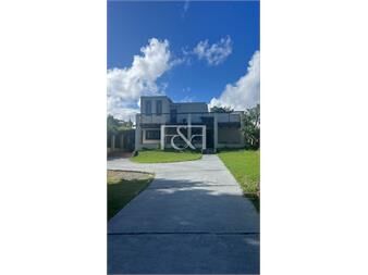 https://www.gallito.com.uy/casa-en-venta-en-pinares-a-una-cuadra-de-la-inmuebles-27536036