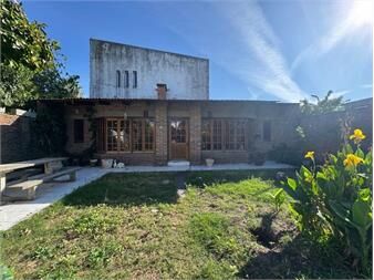 https://www.gallito.com.uy/venta-amplia-casa-acepta-permuta-inmuebles-27419939