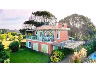 https://www.gallito.com.uy/venta-de-casa-amplia-de-construcciã³n-sã³lida-de-inmuebles-26626911