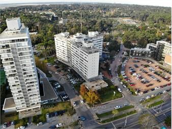 https://web5.gallito.com.uy/venta-apartamento-1-dormitorios-con-piscina-punta-inmuebles-27572929