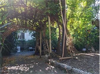 https://www.gallito.com.uy/casa-a-remodelar-6d-3b-fondo-arbolado-y-garajes-inmuebles-27297054