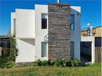 https://www.gallito.com.uy/casa-de-estilo-minimalista-prã³xima-al-mar-inmuebles-27573551