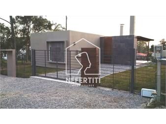 https://www.gallito.com.uy/venta-casa-moderna-con-piscina-climatizada-inmuebles-25010271