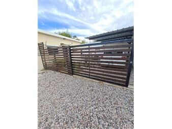 https://www.gallito.com.uy/venta-casa-en-lomas-de-solymar-sur-2-d-jardin-cochera-par-inmuebles-27383284