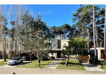 https://www.gallito.com.uy/venta-casa-cuatro-dormitorios-playa-brava-punta-inmuebles-27117699