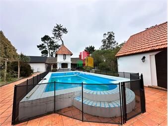 https://www.gallito.com.uy/vende-casa-de-4-dormitorios-con-piscina-y-gran-en-inmuebles-27442251