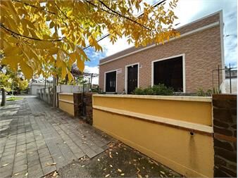 https://www.gallito.com.uy/venta-casas-grandes-en-pueblo-nuevo-colonia-inmuebles-27346949