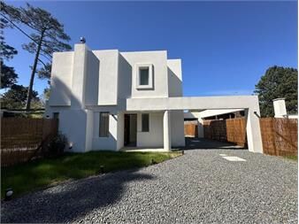 https://www.gallito.com.uy/casa-duplex-3-dormitorios-a-estrenar-el-pinar-sur-inmuebles-27169999