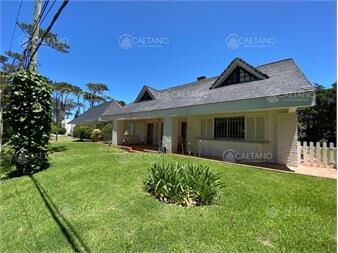 https://www.gallito.com.uy/venta-casa-5-dormitorios-playa-brava-punta-del-inmuebles-20037176
