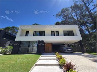 https://www.gallito.com.uy/venta-casa-4-dormitorios-playa-brava-punta-del-inmuebles-27581905