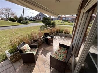 https://web5.gallito.com.uy/apartamento-de-3-dormitorios-en-playa-mansa-inmuebles-24030357