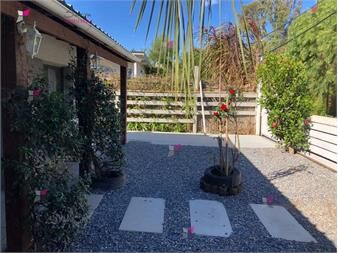 https://www.gallito.com.uy/casa-con-apartamento-independiente-en-venta-a-metros-del-a-inmuebles-27050358