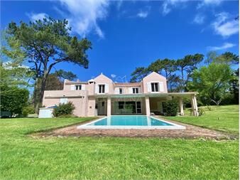 https://www.gallito.com.uy/hermosa-y-amplia-casa-en-brava-4-dormitorios-inmuebles-25917559
