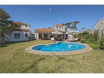 https://www.gallito.com.uy/casa-con-piscina-a-pocos-metros-del-mar-inmuebles-27091605