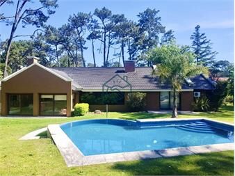 https://www.gallito.com.uy/excelente-casa-de-4-dormitorios-piscina-y-en-san-inmuebles-25588112