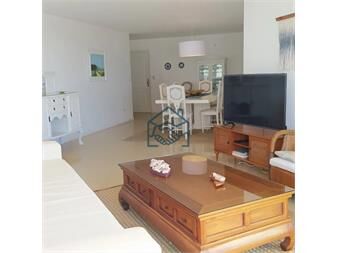 https://www.gallito.com.uy/venta-apartamento-3-dormitorios-mas-dependencia-inmuebles-27184024