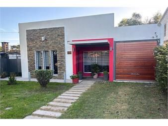 https://www.gallito.com.uy/venta-casa-en-lezica-3-dormitorios-garaje-jardin-inmuebles-27150445