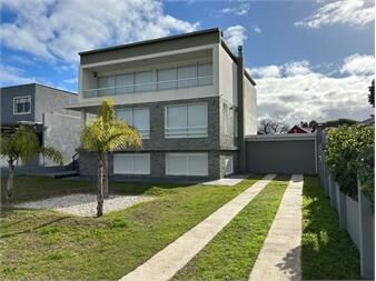https://www.gallito.com.uy/casa-lagomar-estrenar-frente-al-mar-3-plantas-4-dor-piscina-inmuebles-24101638