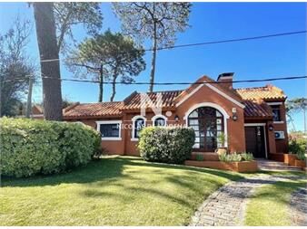 https://web5.gallito.com.uy/vende-casa-de-3-dormitorios-en-suite-con-piscina-inmuebles-27478231