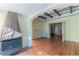 https://www.gallito.com.uy/venta-casa-3-dormitorios-y-servicio-en-pocitos-inmuebles-27595836
