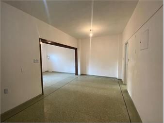 https://www.gallito.com.uy/venta-crenta-casa-con-garaje-para-varios-autos-o-deposito-inmuebles-27596079