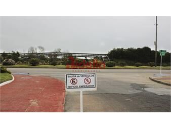 https://www.gallito.com.uy/venta-de-garaje-parada-1-playa-mansa-punta-del-inmuebles-27032489