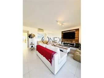 https://www.gallito.com.uy/venta-de-apartamento-de-2-dormitorios-y-en-la-de-inmuebles-27438162