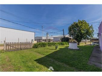 https://web5.gallito.com.uy/venta-3-dormitorios-gje-terreno-1472m²-melilla-inmuebles-27195274