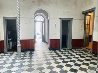 https://www.gallito.com.uy/venta-de-casa-de-dos-plantas-ciudad-vieja-peyrou-inmuebles-27599065