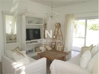 https://www.gallito.com.uy/enorme-y-acogedora-casa-en-altos-de-montoya-inmuebles-24988490