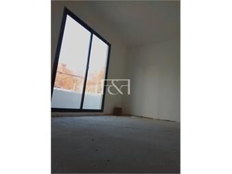 https://www.gallito.com.uy/venta-duplex-3-dormitorios-patio-con-tres-inmuebles-27599548
