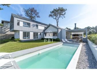 https://www.gallito.com.uy/venta-de-residencia-premium-en-barrio-privado-inmuebles-27484454
