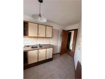 https://www.gallito.com.uy/apartamento-en-malvin-un-dormitorio-a-dos-cuadras-de-la-pla-inmuebles-27602932