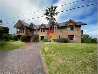 https://www.gallito.com.uy/casa-en-venta-playa-mansa-7-dormitorios-o-mas-inmuebles-23131033